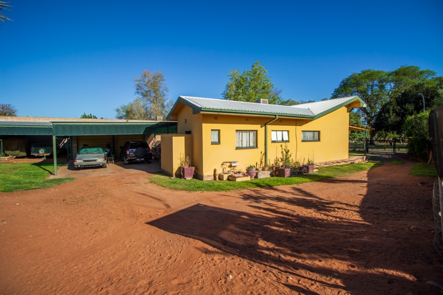4 Bedroom Property for Sale in Die Rand Northern Cape